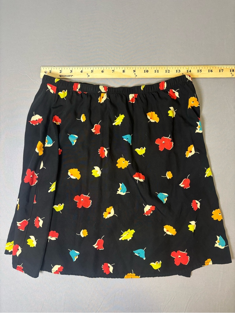 Fun Vibrant Floral Print Black Eddie Bauer Skirt Size Medium - Picture 4 of 6